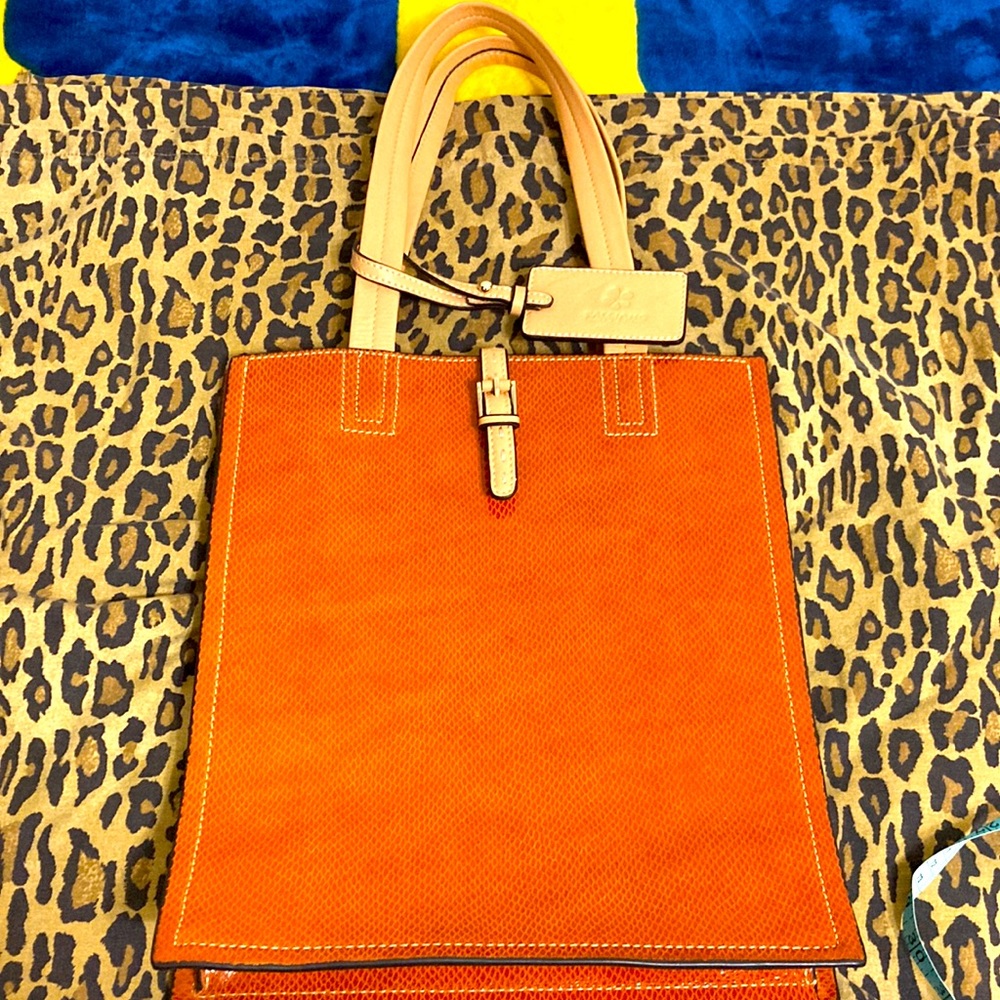 Pacciano Paris Tote. New.